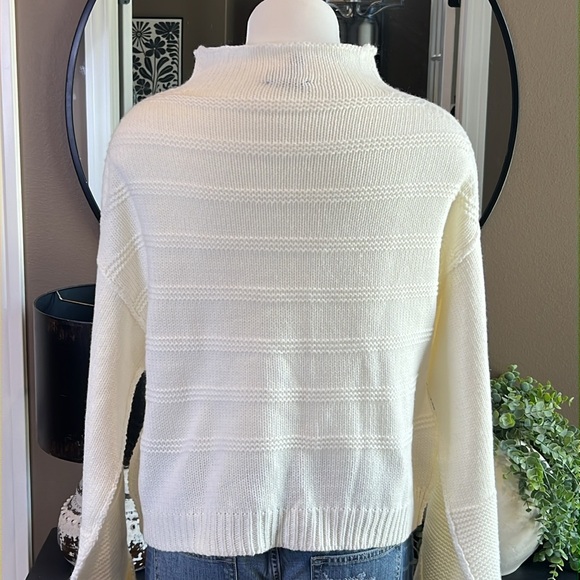 JESSICA SIMPSON Ivory Chunky Knit Funnel Neck Bell Sleeve Sweater Size Large - Picture 7 of 15
